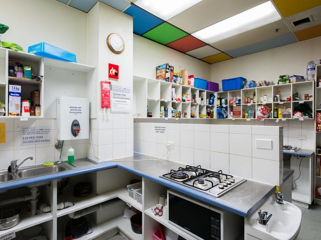 Blue Galah International Backpackers Hostel Аделаида Экстерьер фото