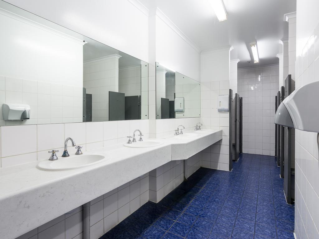Blue Galah International Backpackers Hostel Аделаида Экстерьер фото