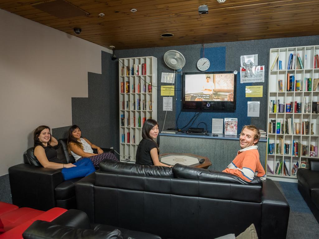 Blue Galah International Backpackers Hostel Аделаида Экстерьер фото