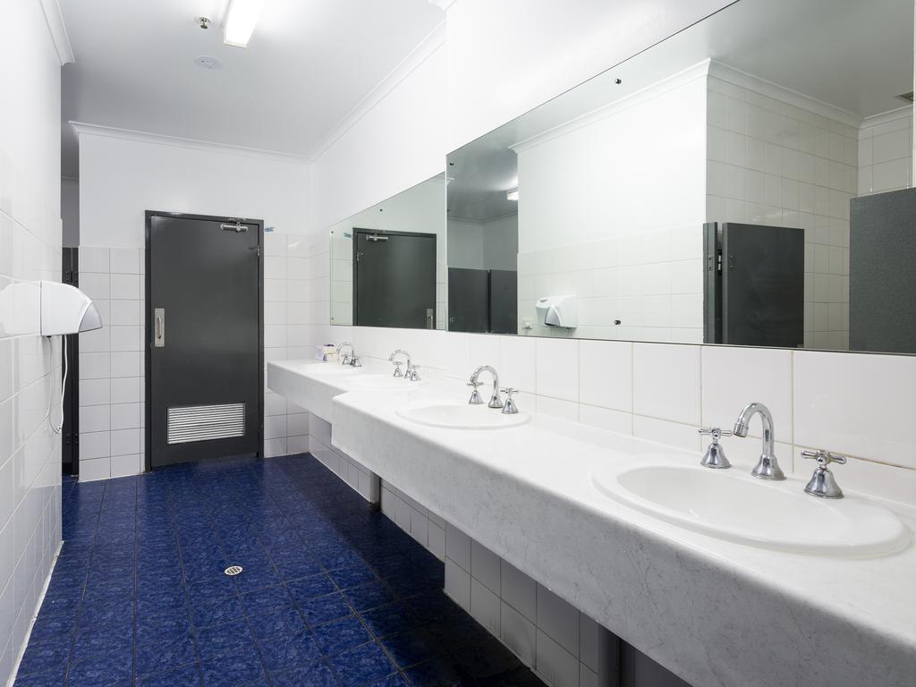 Blue Galah International Backpackers Hostel Аделаида Экстерьер фото