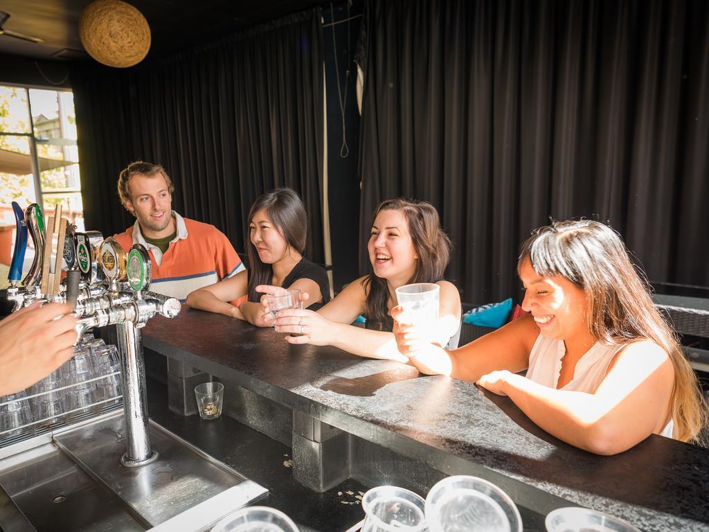 Blue Galah International Backpackers Hostel Аделаида Экстерьер фото