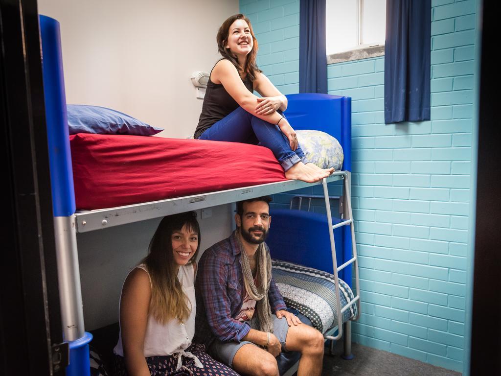 Blue Galah International Backpackers Hostel Аделаида Экстерьер фото
