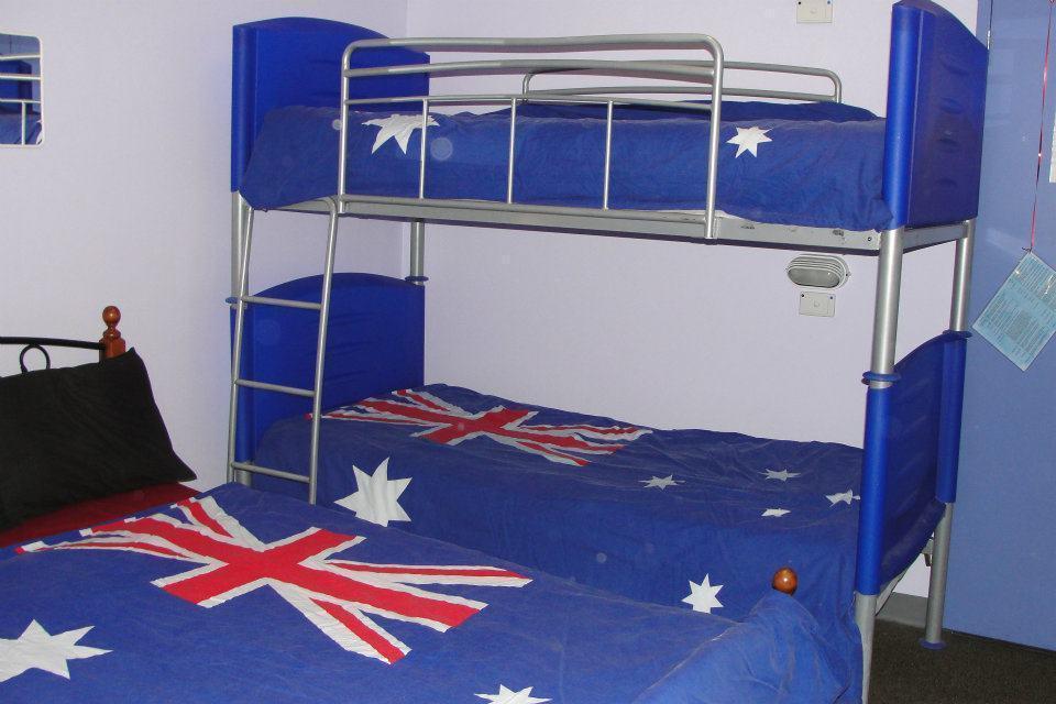 Blue Galah International Backpackers Hostel Аделаида Экстерьер фото