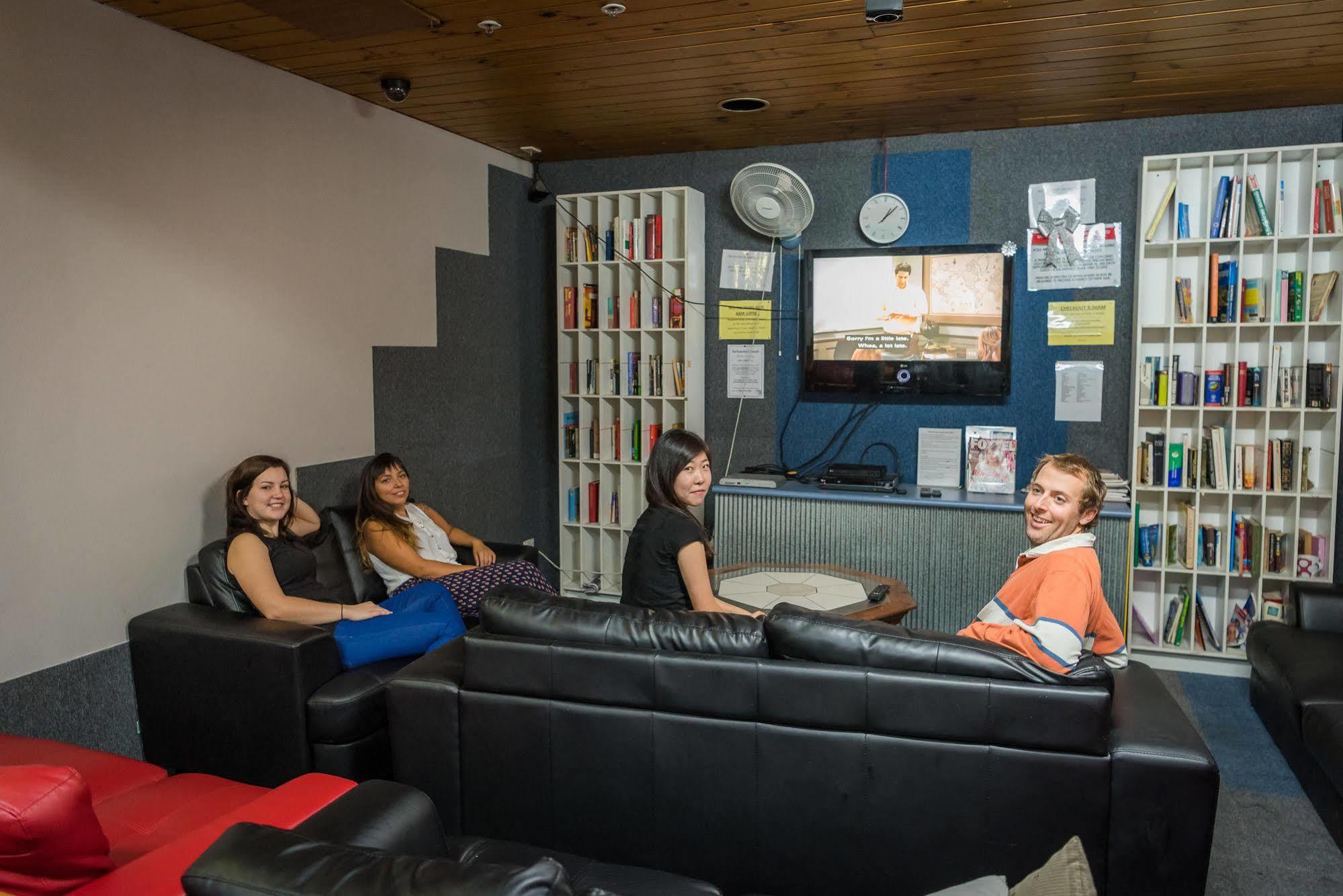 Blue Galah International Backpackers Hostel Аделаида Экстерьер фото