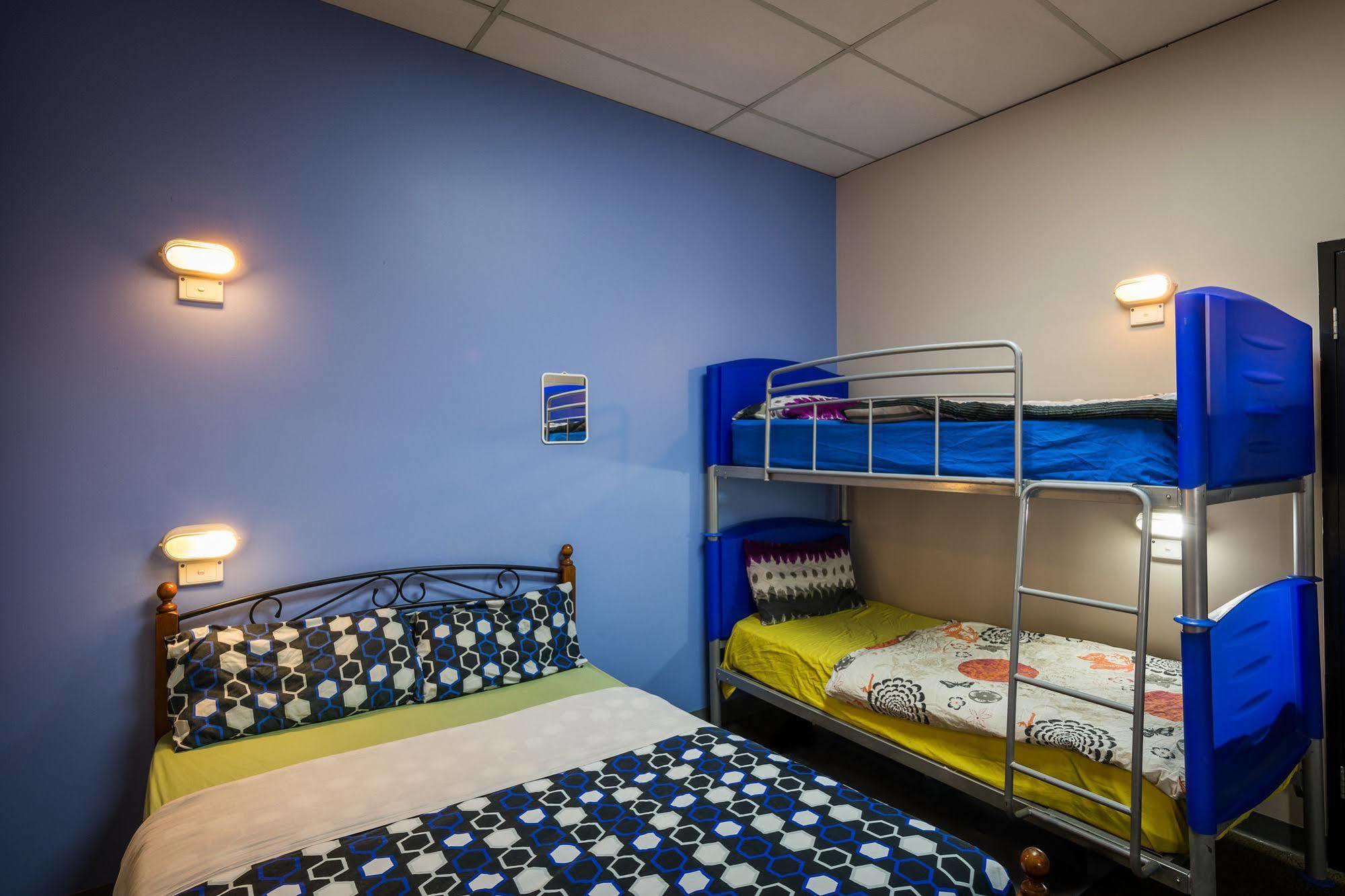 Blue Galah International Backpackers Hostel Аделаида Экстерьер фото